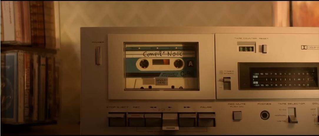 Bouygues Christmas Ad_OldStereoTapeDeck